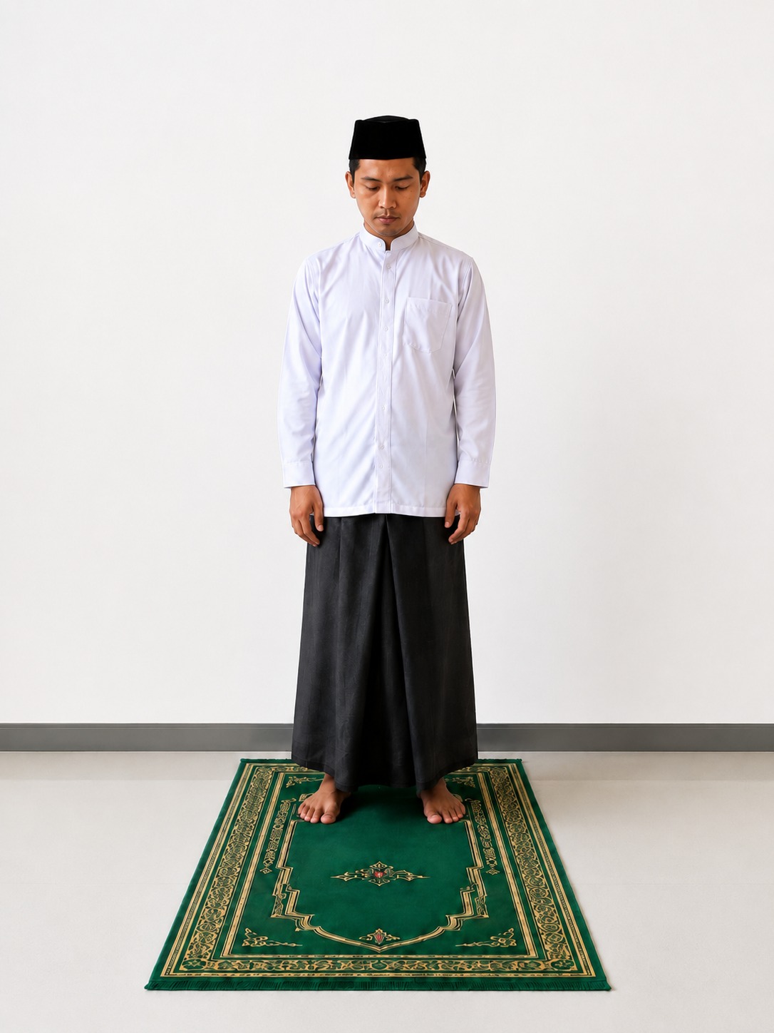 Peragaan gerakan Berdiri Tegak (Qiyam)